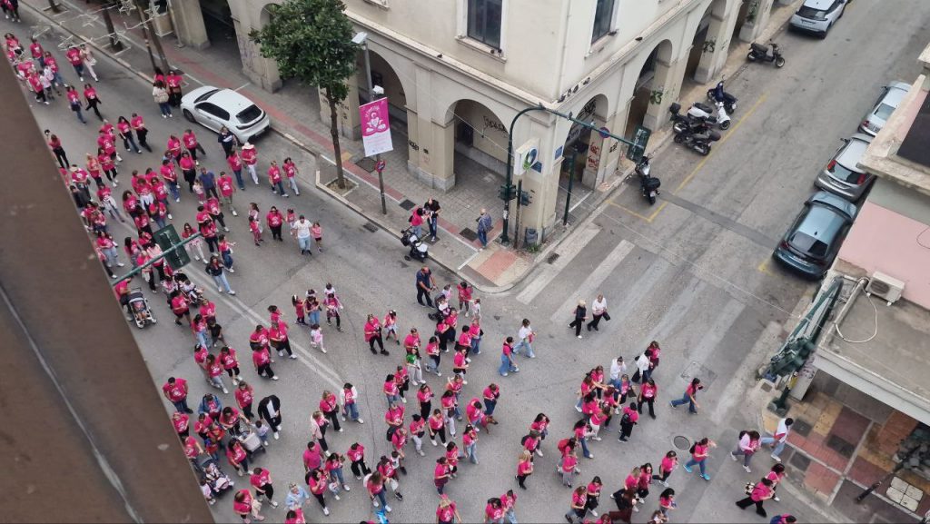 ΠΑΤΡΑ: Απέραντο ροζ ποτάμι στο κέντρο - ΔΕΚΑΔΕΣ ΦΩΤΟ ΚΑΙ ΒΙΝΤΕΟ