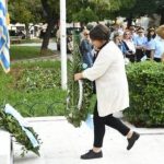 Η Αντιδήμαρχος Παιδείας Κατερίνα Σίμου κατέθεσε στεφάνι στην πλατεία Εθνικής Αντίστασης