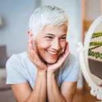 10 tips για να φαίνεστε νεότεροι από την ηλικία σας