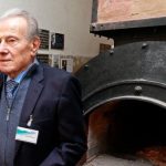 Ο επιζών του Άουσβιτς Τζέρι Γουόρτσκι καταγγέλλει την Καμάλα Χάρις για τον ισχυρισμό ότι ο Τραμπ είναι φασίστας σαν τον Χίτλερ