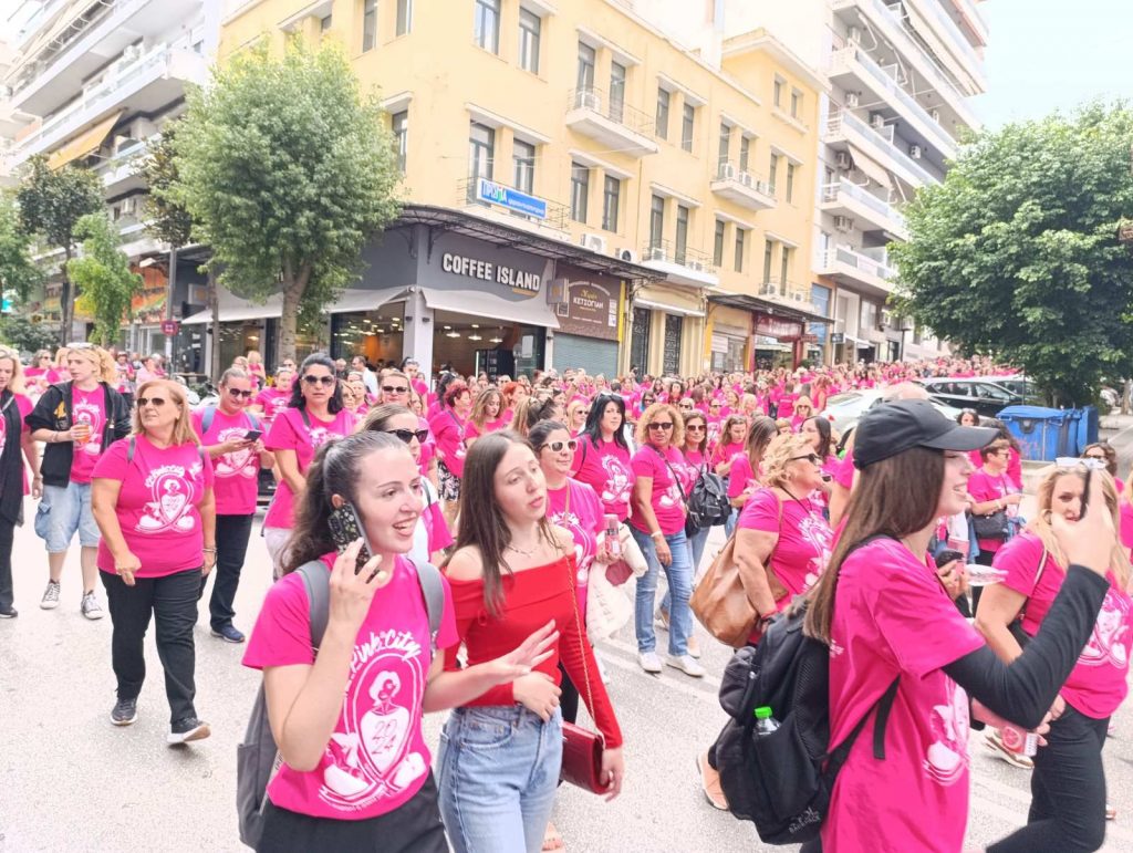 ΠΑΤΡΑ: Απέραντο ροζ ποτάμι στο κέντρο - ΔΕΚΑΔΕΣ ΦΩΤΟ ΚΑΙ ΒΙΝΤΕΟ