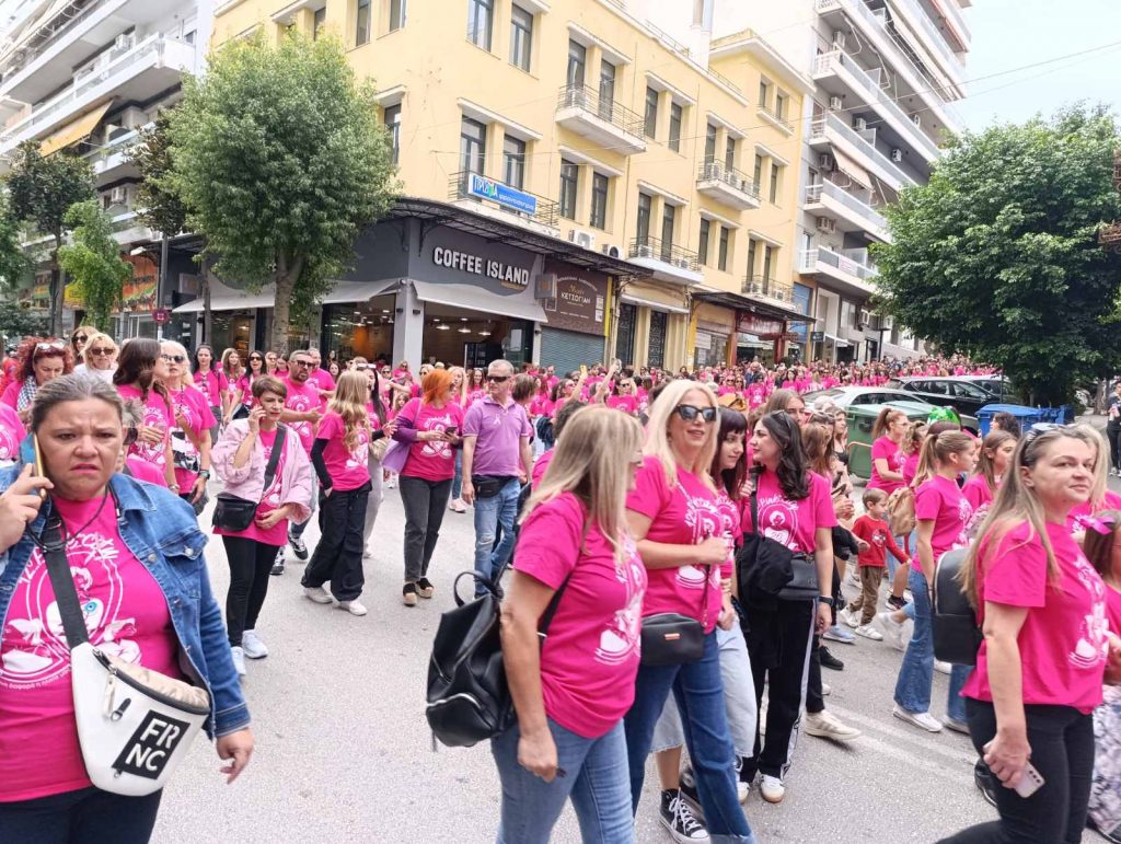 ΠΑΤΡΑ: Απέραντο ροζ ποτάμι στο κέντρο - ΔΕΚΑΔΕΣ ΦΩΤΟ ΚΑΙ ΒΙΝΤΕΟ