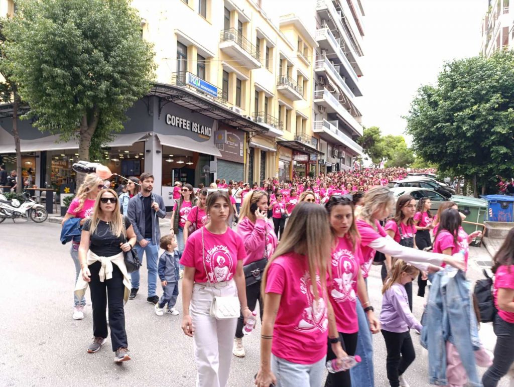 ΠΑΤΡΑ: Απέραντο ροζ ποτάμι στο κέντρο - ΔΕΚΑΔΕΣ ΦΩΤΟ ΚΑΙ ΒΙΝΤΕΟ