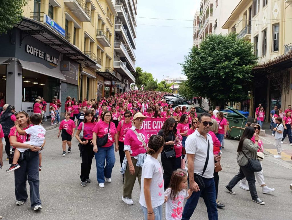 ΠΑΤΡΑ: Απέραντο ροζ ποτάμι στο κέντρο - ΔΕΚΑΔΕΣ ΦΩΤΟ ΚΑΙ ΒΙΝΤΕΟ