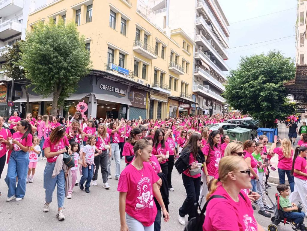 ΠΑΤΡΑ: Απέραντο ροζ ποτάμι στο κέντρο - ΔΕΚΑΔΕΣ ΦΩΤΟ ΚΑΙ ΒΙΝΤΕΟ