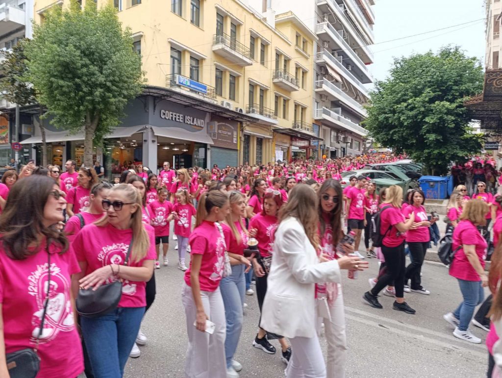 ΠΑΤΡΑ: Απέραντο ροζ ποτάμι στο κέντρο - ΔΕΚΑΔΕΣ ΦΩΤΟ ΚΑΙ ΒΙΝΤΕΟ