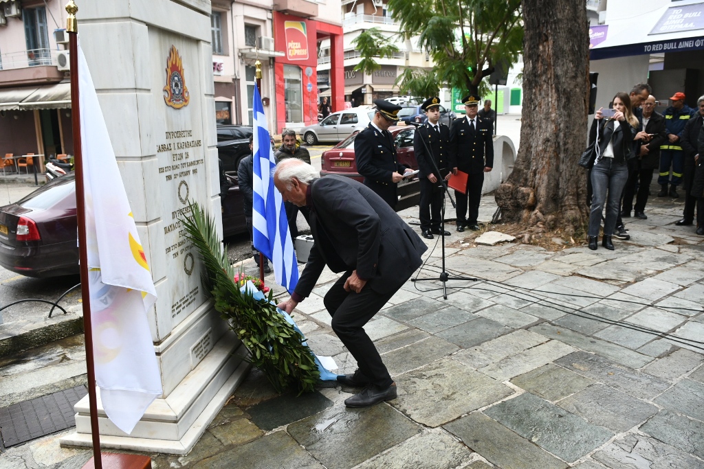 ΠΑΤΡΑ: Και ο Δήμος τίμησε τους πεσόντες πυροσβέστες