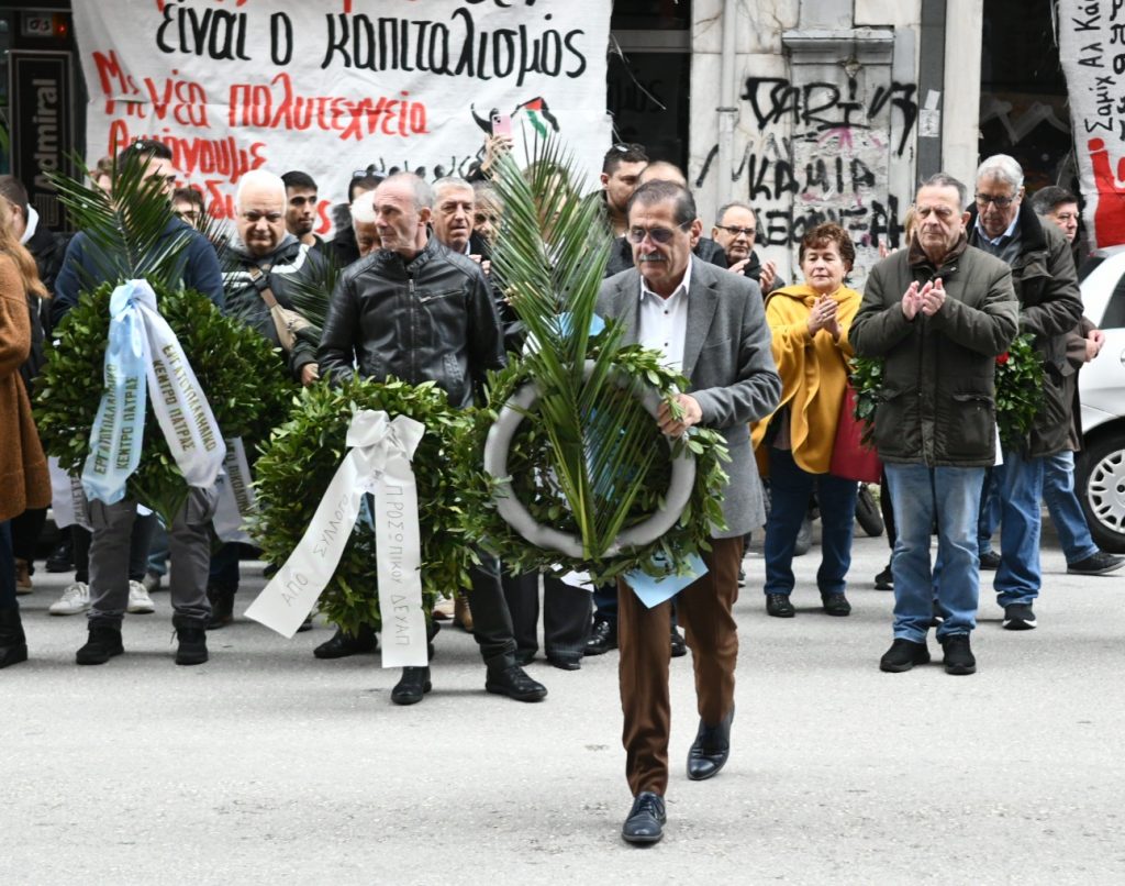 ΠΑΤΡΑ - ΦΩΤΟ: Ο Δήμος κατέθεσε στεφάνια για το Πολυτεχνείο