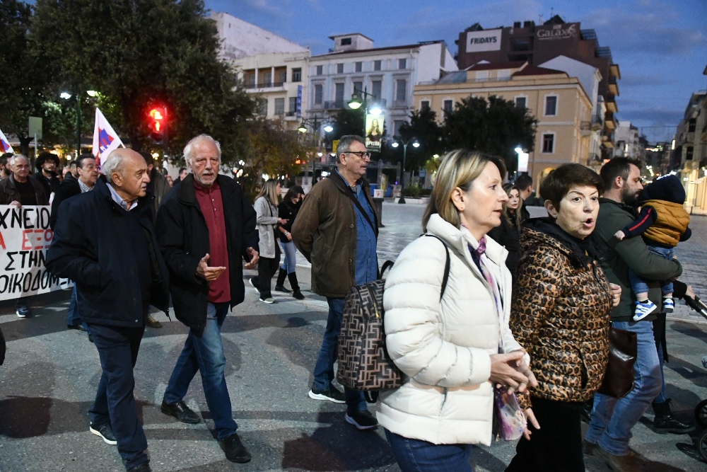 ΠΑΤΡΑ - ΦΩΤΟ: Η δημοτική αρχή στην πορεία για το Πολυτεχνείο