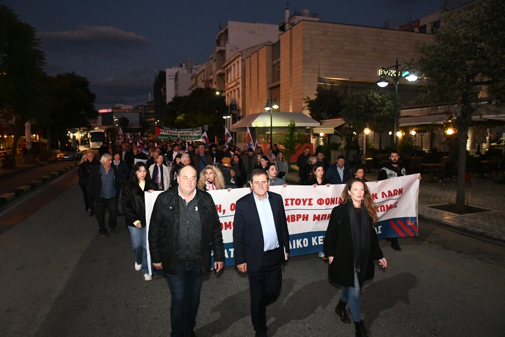 ΠΑΤΡΑ - ΦΩΤΟ: Η δημοτική αρχή στην πορεία για το Πολυτεχνείο