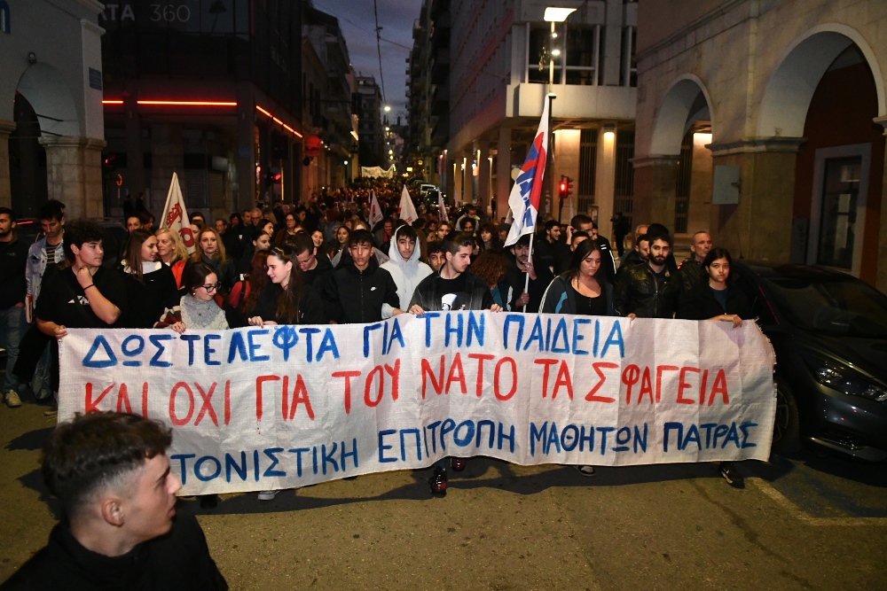 ΠΑΤΡΑ - ΦΩΤΟ: Η δημοτική αρχή στην πορεία για το Πολυτεχνείο