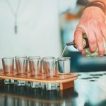 Χορός εκατομμυρίων γύρω από τα κυκλώματα νοθείας ποτών