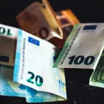 Έρχονται αυξήσεις σε μισθούς, συντάξεις και μείωση εισφορών, ξεκινούν από τα τέλη της χρονιάς