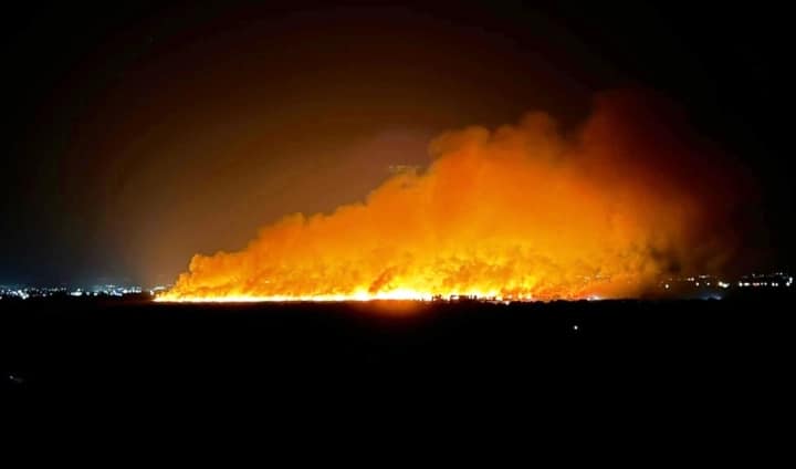 ΠΑΤΡΑ: Σε εξέλιξη η φωτιά στην Στροφυλιά - Μάχη πυροσβεστών όλη τη νύχτα - ΒΙΝΤΕΟ ΑΠΟ DRONE