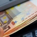 Ποιοι θα πάρουν το έκτακτο επίδομα Χριστουγέννων έως 200 ευρώ