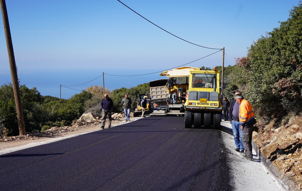 Ο Δήμαρχος Πατρέων, Κώστας Πελετίδης, στο έργο ανακατασκευής της οδού προς το Παναχαϊκό όρος