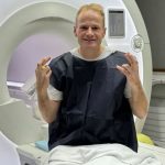 Του έδιναν έναν χρόνο ζωής – Γιατρός σε τελικό στάδιο καρκίνου δοκιμάζει δικό του φάρμακο