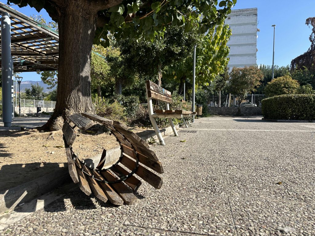 ΠΑΤΡΑ - ΦΩΤΟ: Βάνδαλοι "χτύπησαν" την πόλη