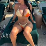 Η Yvonne Bar με μπικίνι στις διακοπές της στο Dubai