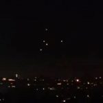 ΠΑΤΡΑ: Μυστήριο στο Μιντιλόγλι - Απροσδιόριστα φώτα διαγράφουν κυκλικές τροχιές στον ουρανό