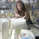 Φέτα: «Είναι πλέον αδικαιολόγητες οι τιμές» λένε οι παραγωγοί – Οι παράγοντες που τις καθορίζουν