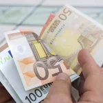 Στα σκαριά περιορισμοί στην ασφάλιση με εργόσημο – Αφορούν τους εργάτες γης και οικιακούς βοηθούς