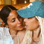 Σοφία Καρβέλα: Το φιλί της Άννας Βίσση στην κόρη της για τα γενέθλιά της