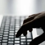 14χρονος κατηγορείται για εκδικητική πορνογραφία σε βάρος 12χρονης – Έστειλε βίντεο με τις προσωπικές τους στιγμές σε συμμαθητές του