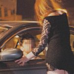 Σάλος με παπαδιά – Τσακωτή να… κάνει πιάτσα στη… Συγγρού