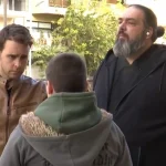 Ξυλοδαρμό, bullying και απειλές ότι «θα σε σκοτώσουμε» καταγγέλλει ότι δέχτηκε ο γιος του viral ιερέα του TikTok