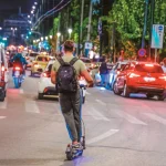Ηλεκτρικά πατίνια: Τι αλλάζει με τον νέο ΚΟΚ που κάνει τη ζωή... πατίνι στους παραβάτες