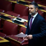 Ο Γιάννης Σαρακιώτης παραμένει στον ΣΥΡΙΖΑ, αλλά παραιτείται από τη θέση του Κοινοβουλευτικού Εκπροσώπου