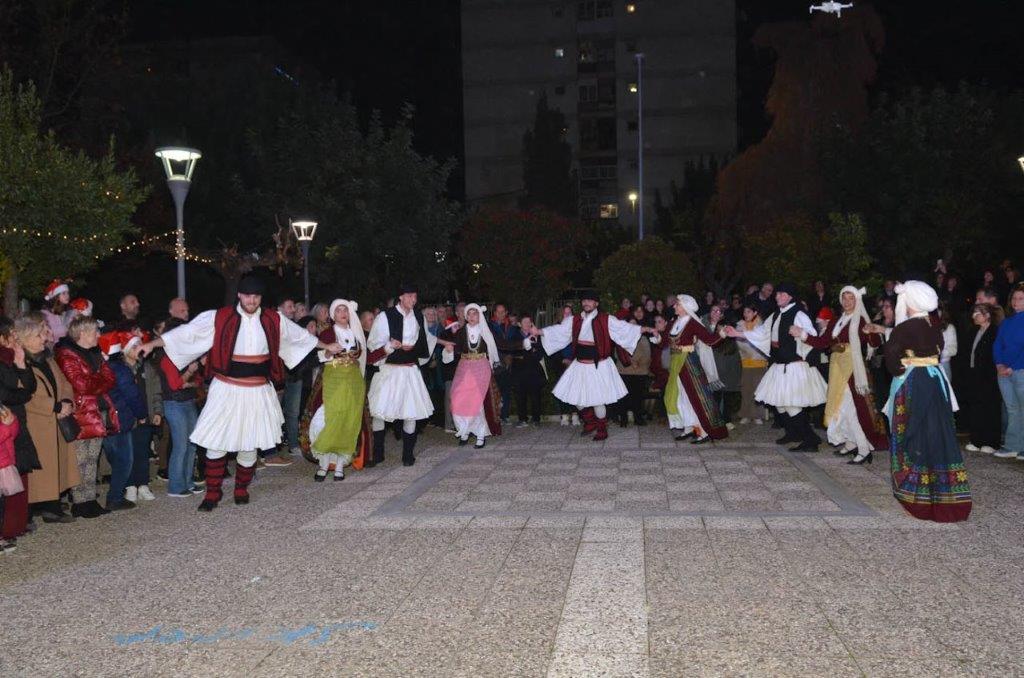 Το «πνεύμα» των Χριστουγέννων πήγε Ταραμπούρα ακολουθώντας τα… βήματα του χορού (ΦΩΤΟ)