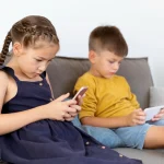 Kids Wallet: Πώς οι γονείς θα ελέγχουν την ψηφιακή παρουσία των παιδιών στο διαδίκτυο – Οι 3 άξονες του σχεδίου