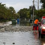 Κακοκαιρία Bora: Έκλεισε δρόμος στο Αίγιο - Γέμισε πέτρες και χώματα