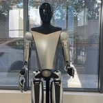 Πότε έρχεται στην Ελλάδα το ρομπότ της Tesla και πόσο θα κοστίζει (+video)