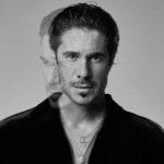 Νίκος Οικονομόπουλος: "Το βιογραφικό" το νέο του κομμάτι ήρθε να μας καθηλώσει!