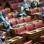 Υπερψηφίστηκε το νομοσχέδιο για τον κατώτατο μισθό με 157 ψήφους υπέρ έναντι 139 κατά