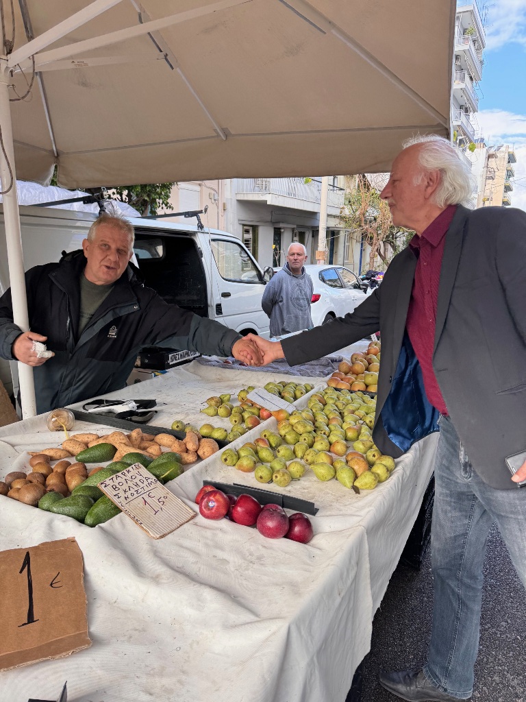 Ο Αντιδήμαρχος Διονύσης Πλέσσας αντάλλαξε ευχές με επαγγελματίες και καταναλωτές, στην λαϊκή αγορά της οδού Κιλκίς