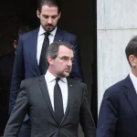 «De Grecia» το επώνυμο που επιλέγει η τέως βασιλική οικογένεια για να πάρει την ελληνική ιθαγένεια