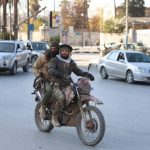 Ισλαμιστές σε… μηχανάκια που βγάζουν σέλφι σαρώνουν αμαχητί τη Συρία! (BINTEO)