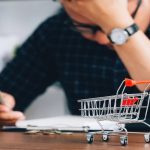 «Λερναία Ύδρα» χτυπά τα νοικοκυριά: Το «διπλό μέτωπο» ακρίβειας και ρεύματος