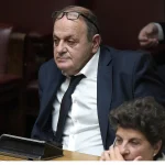 Αυτός είναι ο ανεξάρτητος βουλευτής Αχαϊας που ψηφίζει τον προϋπολογισμό