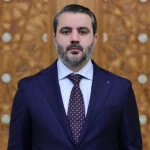Το ενδυματολογικό μήνυμα του νέου ΥΠΕΞ της Συρίας - Με κοστούμι και γραβάτα, μακριά από το στιλ των τζιχαντιστών