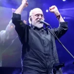 Διονύσης Σαββόπουλος: Γίνεται 80 και συνεχίζει να ροκάρει