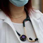 Πέθανε ανήλικη σε δομή μεταναστών στον Πειραιά - Συνελήφθη παιδίατρος για ανθρωποκτονία από αμέλεια
