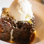 Υγρή πουτίγκα καραμέλας: Γνωστή και ως sticky toffee pudding