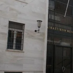 ΔΥΤΙΚΗ ΕΛΛΑΔΑ: Εσπασε τα τζάμια στο Δικαστήριο