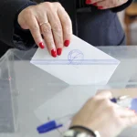 Δημοσκόπηση Opinion Poll: Πρωτιά για τη ΝΔ με διψήφια διαφορά από το ΠΑΣΟΚ - Εννέα κόμματα στη Βουλή