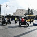 Ο «οδικός» χαρτης για τους μοτοσικλετιστές: Τι προβλέπει ο νέος ΚΟΚ για ηλεκτρονικά πρόστιμα, όρια ταχύτητας και κράνος
